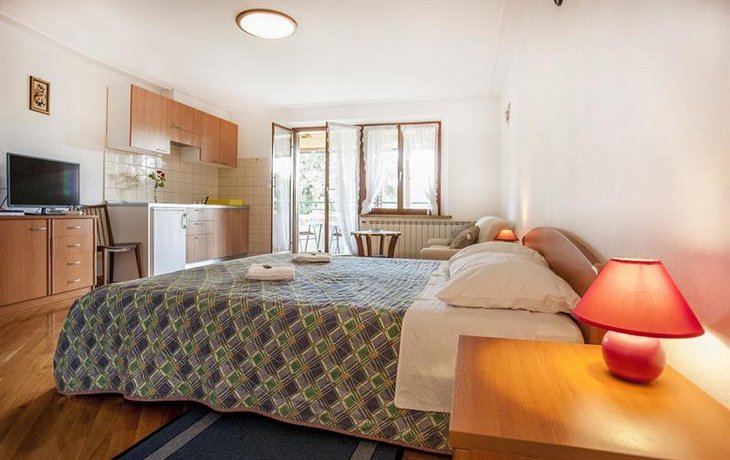 Apartments Cademia