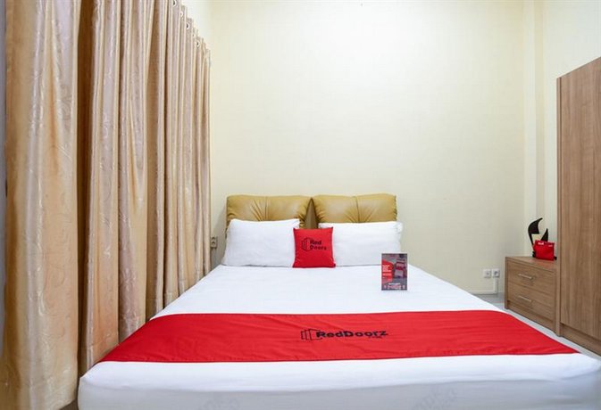 RedDoorz @ Cempaka Putih