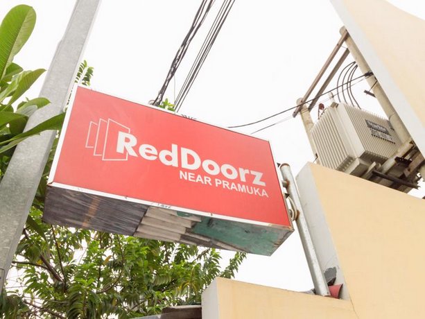 RedDoorz near Pramuka