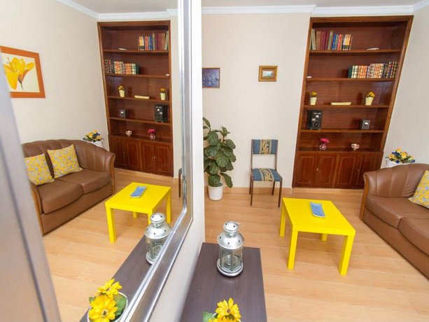 Delightful two bedroom Into Cathedral Square