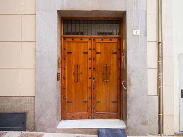 Delightful two bedroom Into Cathedral Square