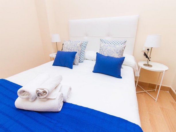Delightful two bedroom Into Cathedral Square