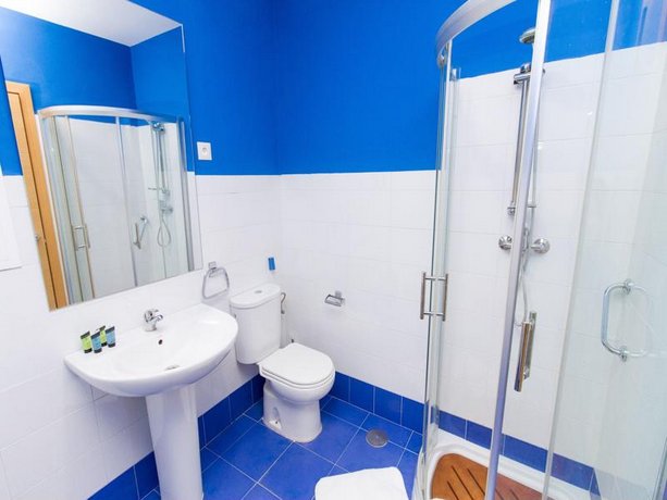Delightful two bedroom Into Cathedral Square