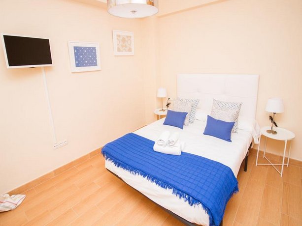 Delightful two bedroom Into Cathedral Square