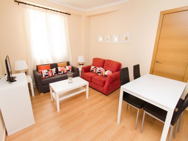 Delightful two bedroom Into Cathedral Square