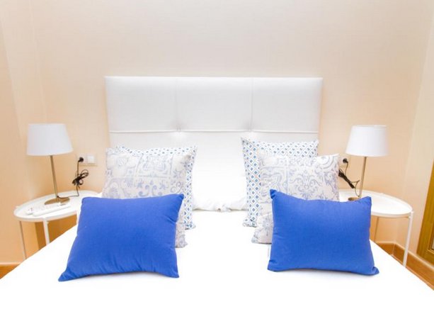 Delightful two bedroom Into Cathedral Square
