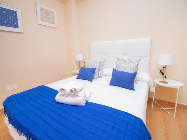 Delightful two bedroom Into Cathedral Square