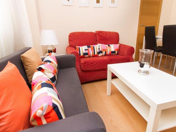 Delightful two bedroom Into Cathedral Square