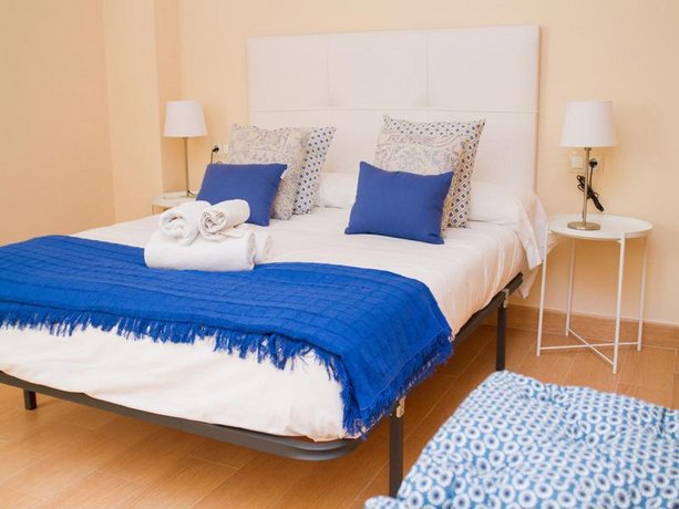 Delightful two bedroom Into Cathedral Square
