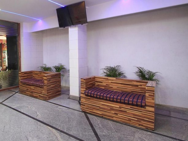 OYO 10321 Hotel Varcity Residency
