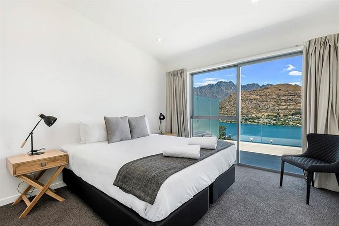 Remarkable Views on Goldrush Way - Queenstown Holiday Home