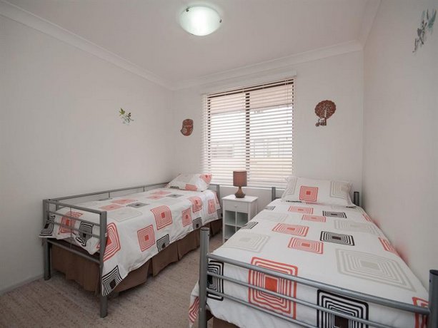 3 'Endeavour' 13 Ondine Cl - Large Three Bedroom Unit With Filtered Water Views