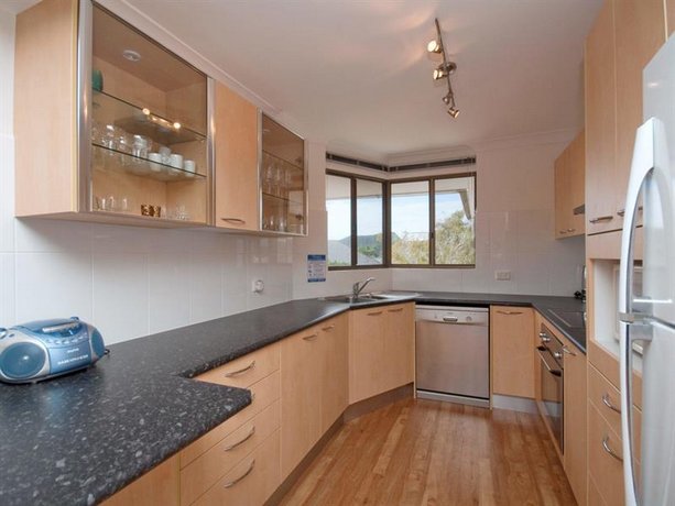 3 'Endeavour' 13 Ondine Cl - Large Three Bedroom Unit With Filtered Water Views