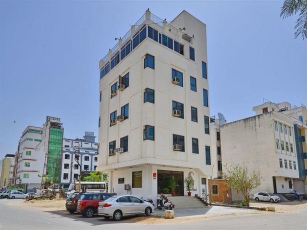 OYO 12957 Hotel Silver Plaza
