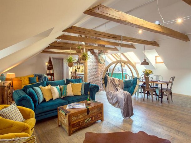 Old Town Boho-Chic Attic with Hanging Chair