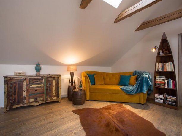 Old Town Boho-Chic Attic with Hanging Chair