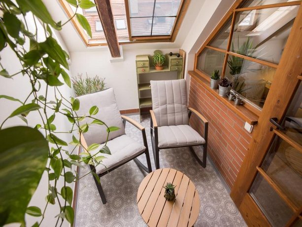 Old Town Boho-Chic Attic with Hanging Chair