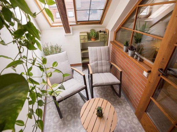 Old Town Boho-Chic Attic with Hanging Chair