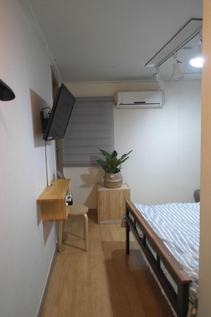 One Minute Guesthouse