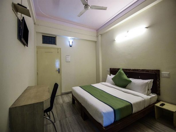 OYO 15212 Hotel Seema