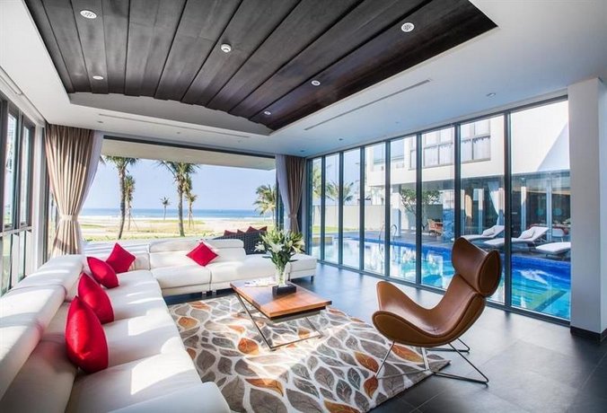Five Stars 5 Bedrooms Beachfront