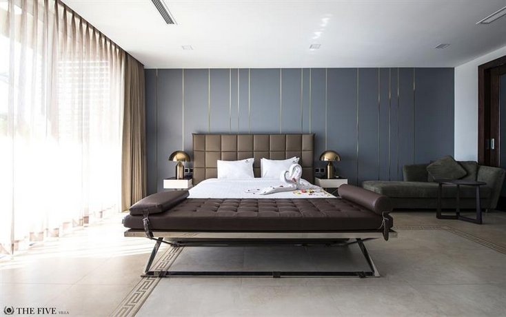 Five Stars 5 Bedrooms Beachfront
