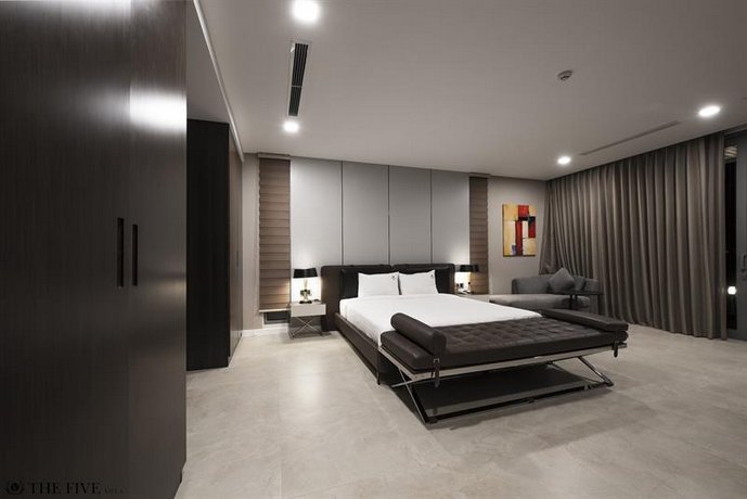 Five Stars 5 Bedrooms Beachfront