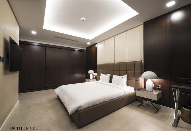 Five Stars 5 Bedrooms Beachfront