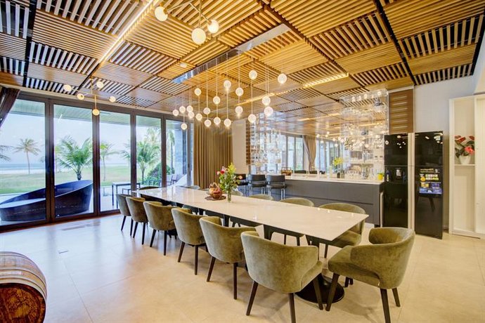 Five Stars 5 Bedrooms Beachfront