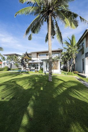 Five Stars 5 Bedrooms Beachfront