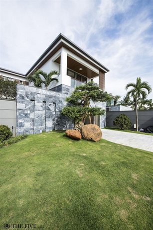 Five Stars 5 Bedrooms Beachfront