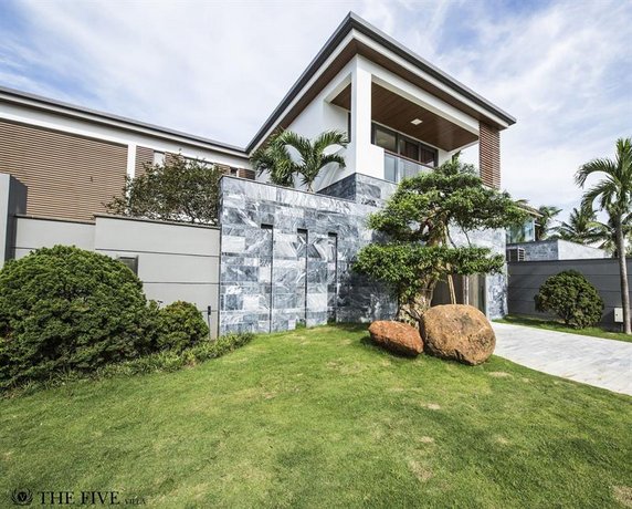 Five Stars 5 Bedrooms Beachfront