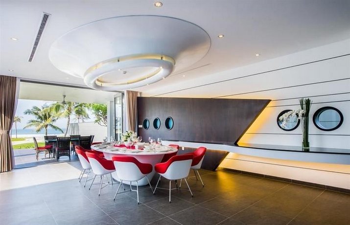 Five Stars 5 Bedrooms Beachfront