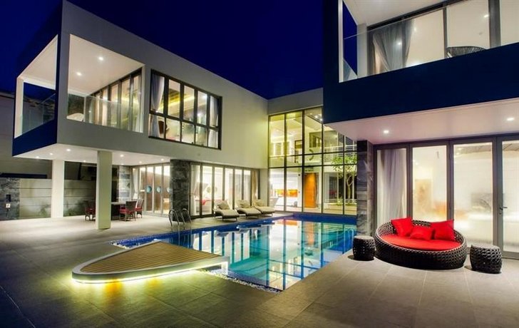 Five Stars 5 Bedrooms Beachfront