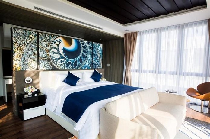 Five Stars 5 Bedrooms Beachfront