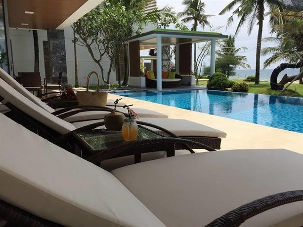 Five Stars 5 Bedrooms Beachfront