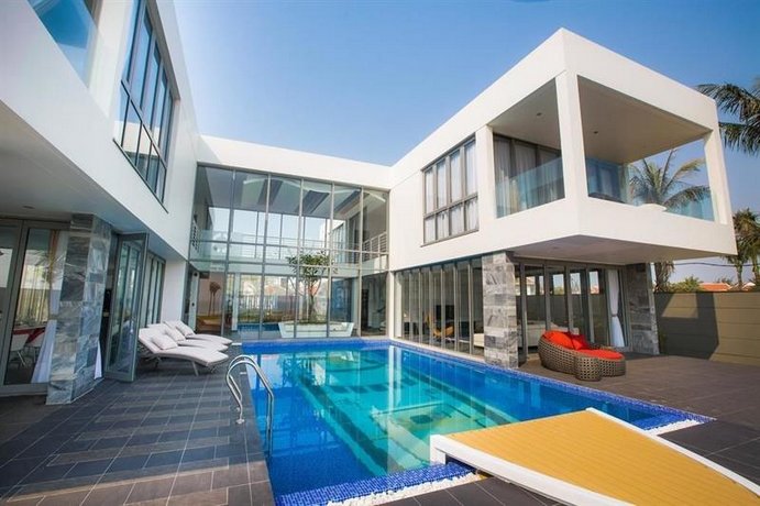 Five Stars 5 Bedrooms Beachfront
