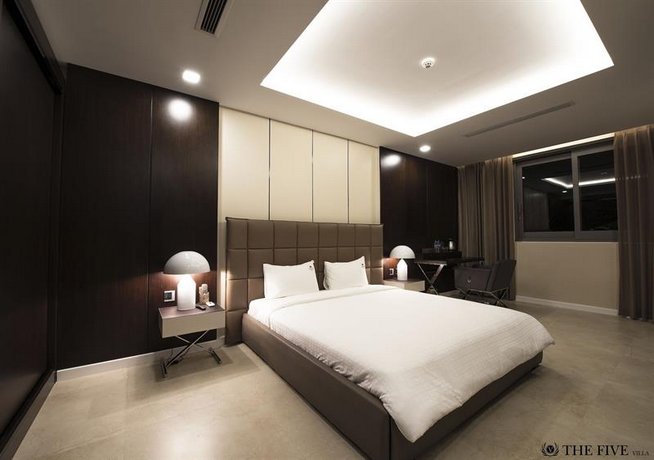 Five Stars 5 Bedrooms Beachfront