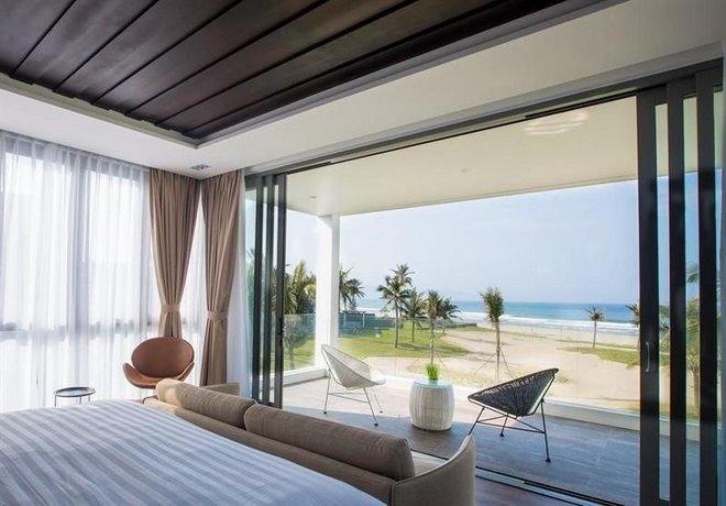 Five Stars 5 Bedrooms Beachfront