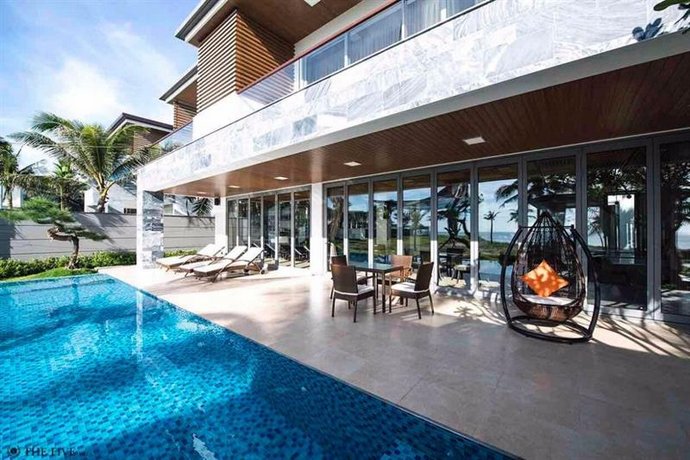 Five Stars 5 Bedrooms Beachfront