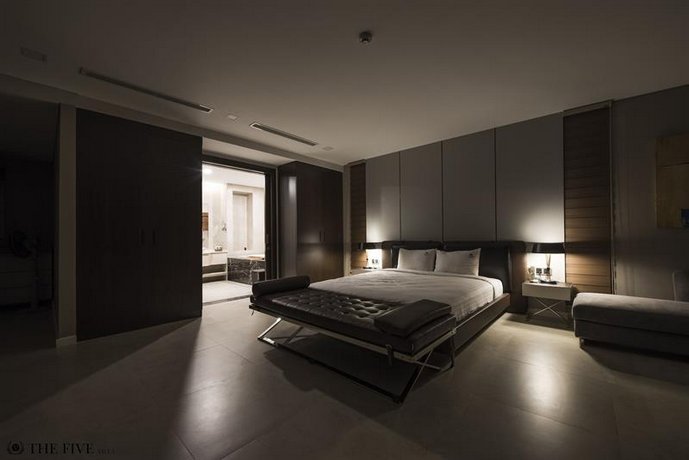 Five Stars 5 Bedrooms Beachfront