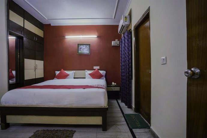 OYO 22533 Hotel Sunrise Blue