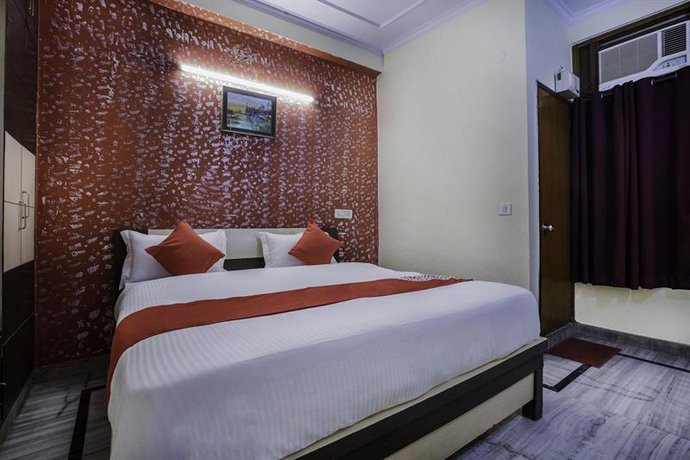 OYO 22533 Hotel Sunrise Blue