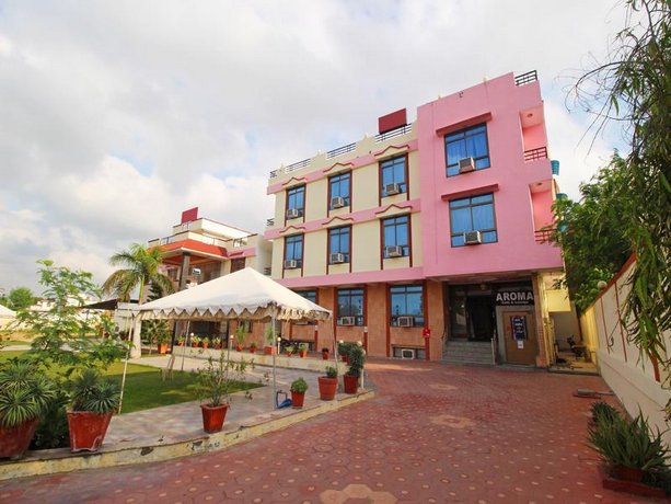 OYO 9143 Hotel Maharani
