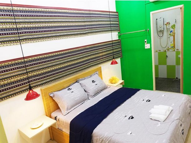 SaunterBird Bui Vien Homestay