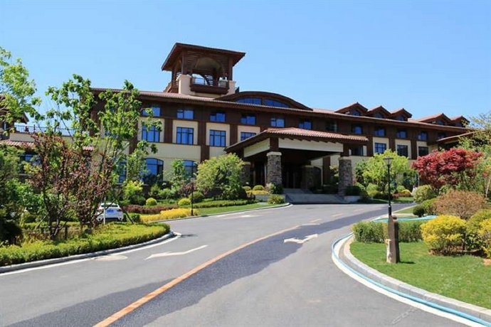 Luneng Yitang Ocean Spring Hotel