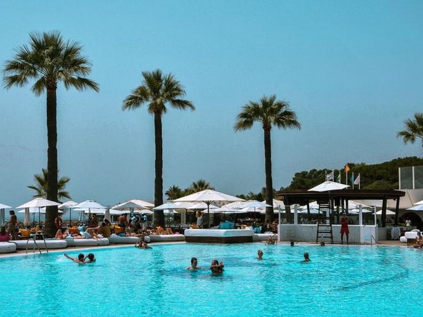 Golf Heaven Swimming Pool Views