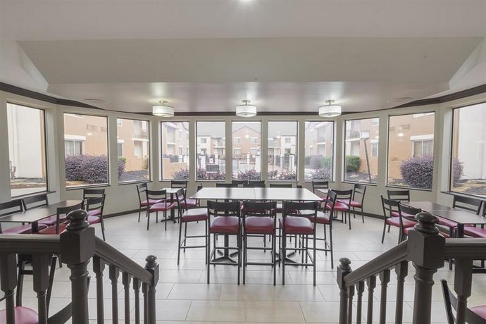 Red Roof Inn PLUS+ & Suites Knoxville West - Cedar Bluff