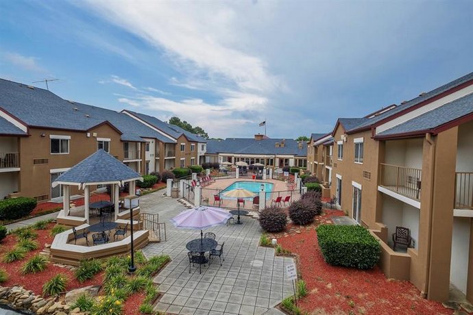 Red Roof Inn PLUS+ & Suites Knoxville West - Cedar Bluff
