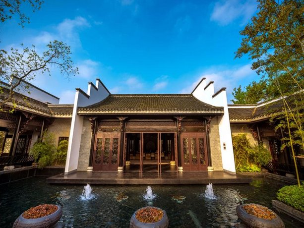 Yurun Hanyuelou Villa Resort Huangshan Mountain Range China thumbnail